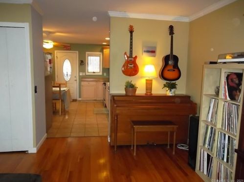 139 Sheridan Rd, Enfield CT 06082-4127 exterior