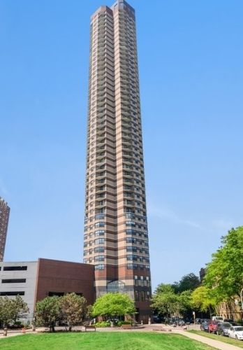 3660 Lake Shore Dr, Chicago IL  60613-5300 exterior