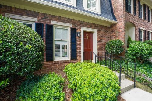 18 Jefferson Hill Pl, Atlanta, GA 30342-3750
