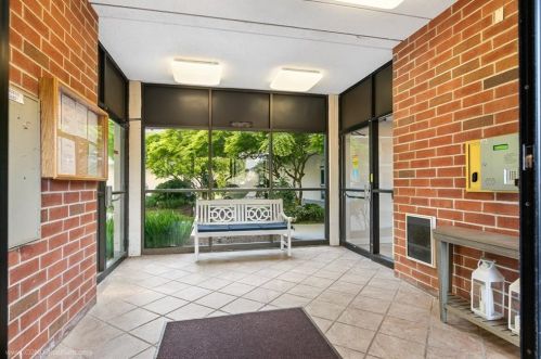 4 Capella, Middletown RI 02840-1587 exterior