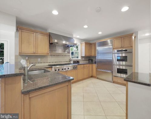 8224 Inverness Holw Ter, Rockville MD 20854-2726 exterior