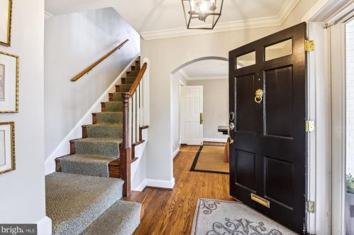 1612 Oakcrest Dr, Alexandria VA 22302-2337 exterior