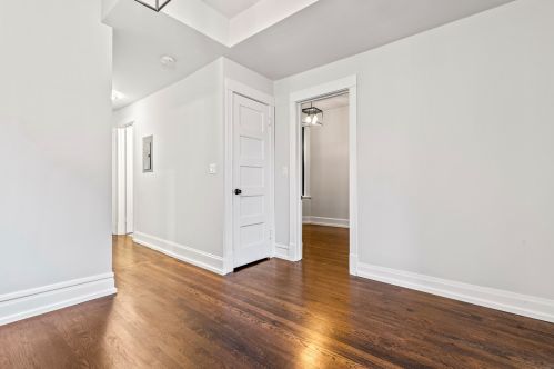 3142 Diversey Ave, Chicago IL 60647-1558 exterior