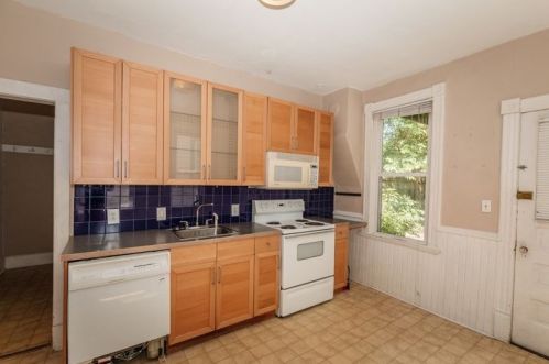 1856 Arlington Pl, Milwaukee WI 53202-1619 exterior