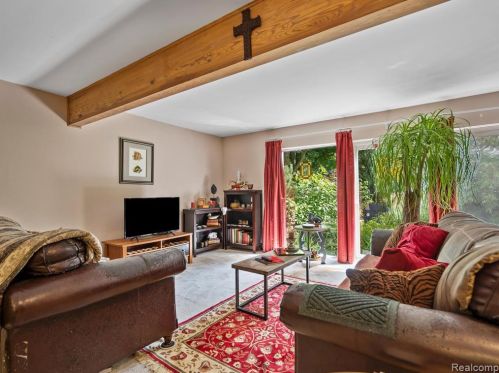 759 Kirts Blvd, Troy MI 48084-4844 exterior