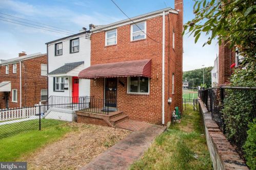 4219 Hildreth St, Washington, DC 20019-4937