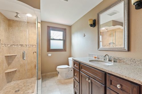 2334 Manchester Ave, Milwaukee, WI 53221-3414