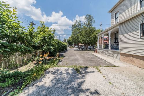 4028 Barnes Ave, Bronx NY 10466-4310 exterior