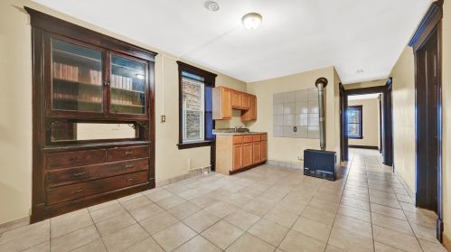 2743 Avers Ave, Chicago IL 60805-1436 exterior