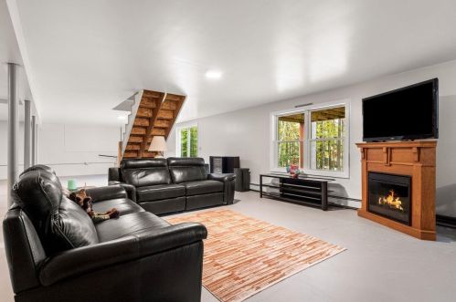 143 Bear Hill Rd, Concord NH  03307-1413 exterior