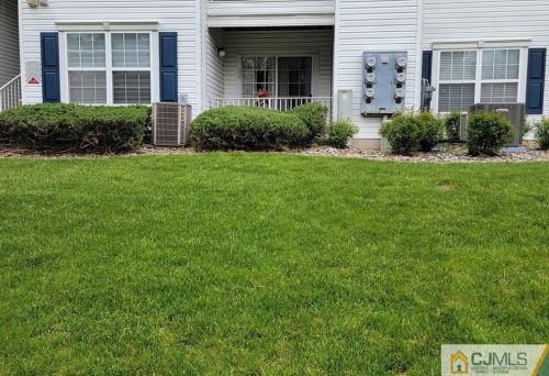 216 Waterford Dr, Edison NJ 08817-1915 exterior