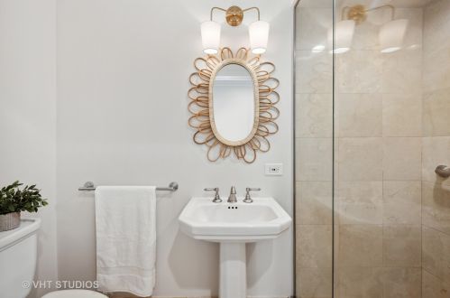 2701 Janssen Ave, Chicago IL 60657-1323 exterior