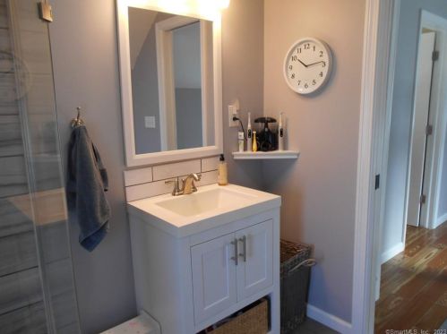 22 Botsford Ave, Milford CT 06460-5805 exterior