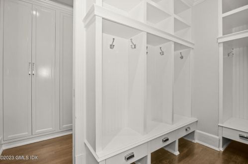 30 Brookridge Dr, Greenwich CT 06830-4830 exterior