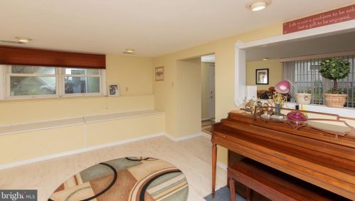 18 Trinity Ln, Blenheim NJ exterior