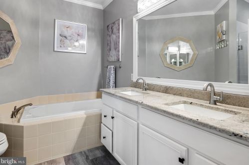 208 Carson Ter, Huntingdon Valley PA  19006-4718 exterior