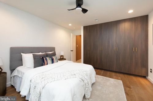 2037 Locust St, Philadelphia PA  19103-5613 exterior