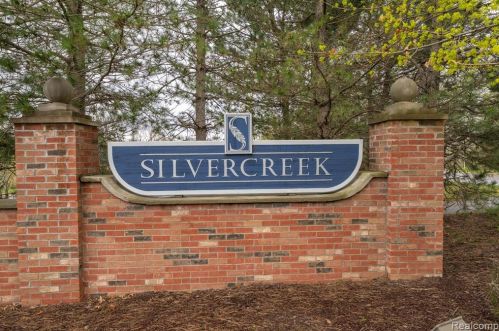 5308 Brookemonte Cir, Rochester MI 48306-5013 exterior