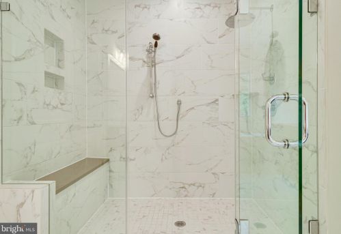 6208 Kellogg Dr, Mc Lean VA  22101-3121 exterior