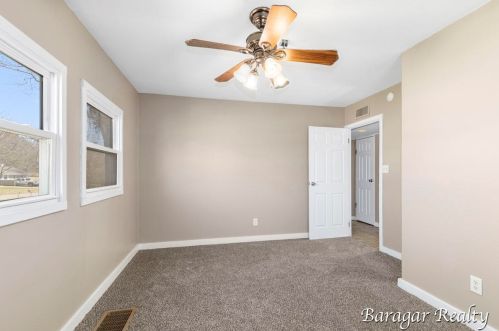 1340 Hollywood St, Grand Rapids MI 49505-3842 exterior