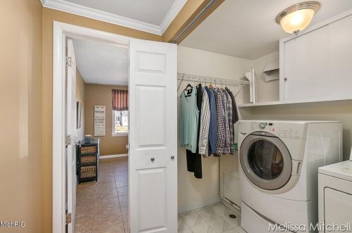 2716 Hampshire Blvd, Grand Rapids MI 49506-4774 exterior