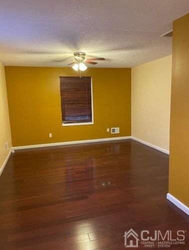 53 Alwat St, Woodbridge NJ  07095-2445 exterior