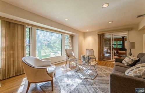 11 Maple Ave, Demarest NJ  07627-2404 exterior