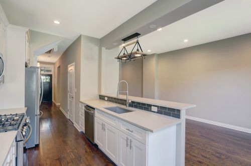 1934 Newport Ave, Chicago IL  60657-1026 exterior