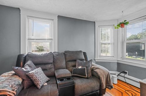 136 Tiogue Ave, Coventry RI 02816-5580 exterior