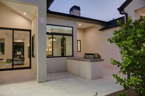 3942 Elm St, Phoenix AZ  85018-3616 exterior