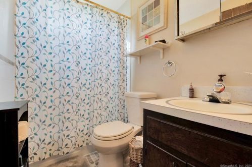 23 Horace St, Manchester CT 06040-6423 exterior