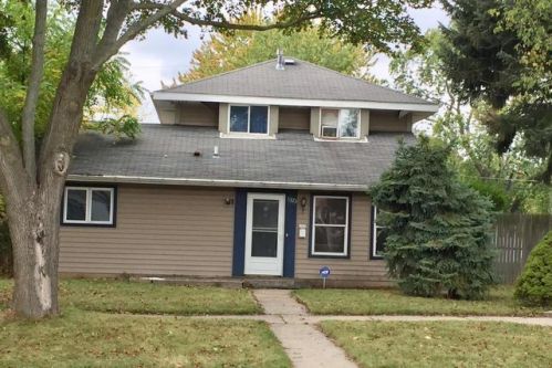 5323 68th St, Milwaukee, WI 53218-2902