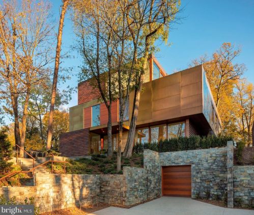 3131 Chain Brg Rd, Washington DC 20016-3301 exterior