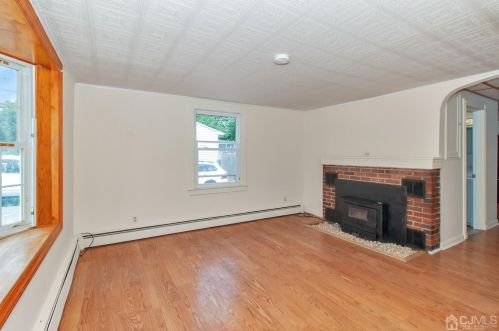 32 Howell Ave, Perth Amboy, NJ 08863-1412