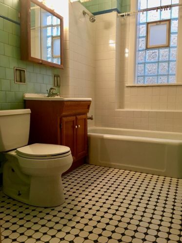 2702 Ashland Ave, Chicago IL 60827-9802 exterior