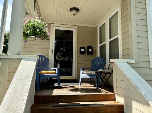 1710 Helena St, Madison, WI 53704-5516