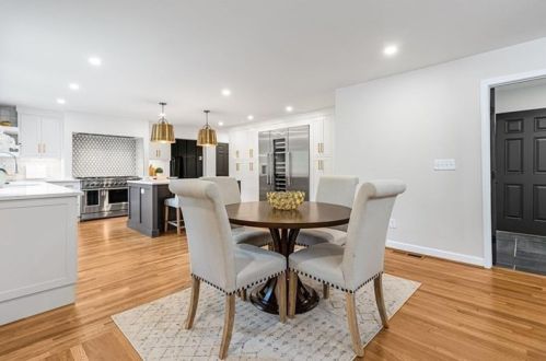 6160 Heards Creek Dr, Atlanta GA  30328-3635 exterior