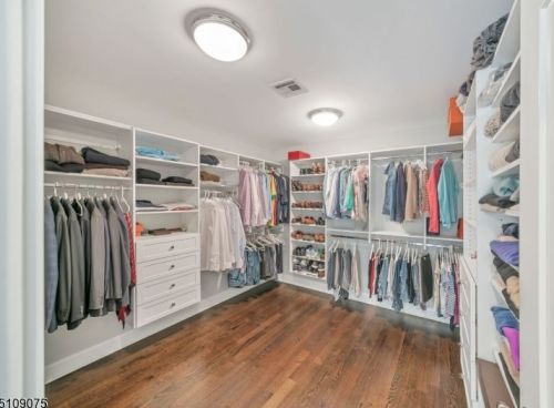 70 Cathedral Ave, Florham Park NJ 07932-2521 exterior