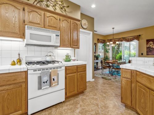 253 Marsalla Dr, Folsom CA 95630-7201 exterior