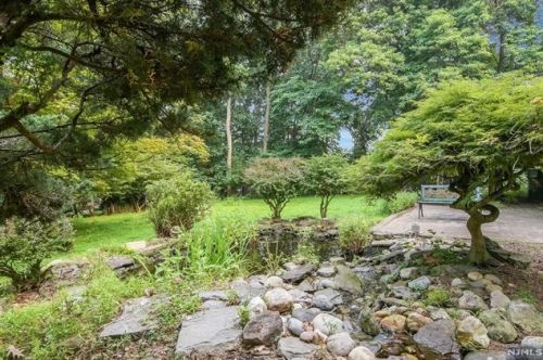 176 Chestnut St, Demarest NJ 07627-1035 exterior