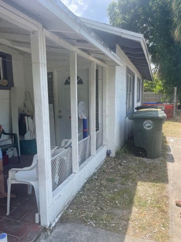 1005 Mayflower Rd, Fort Pierce, FL 34950-5027