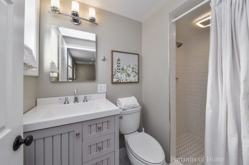 818 Saylor Ave, Elmhurst IL 60126-3827 exterior