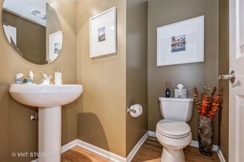 657 Fulton St, Chicago IL 60661-1284 exterior