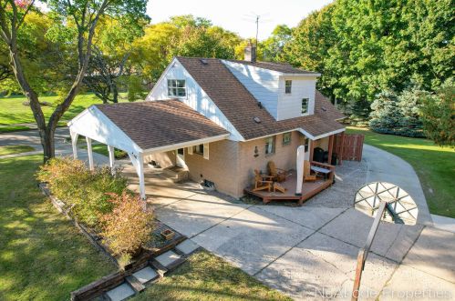 912 Westend Ave, Grand Rapids MI 49504-3847 exterior