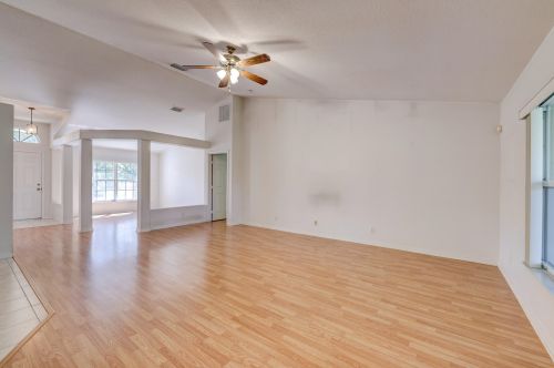 2098 Pruitt St, Fort Pierce FL 34953-5732 exterior