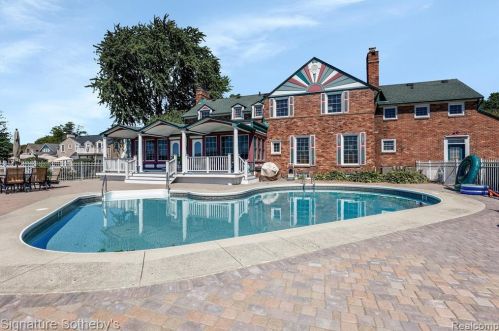 2703 Pointe Tremble Rd, Algonac MI 48001-4255 exterior