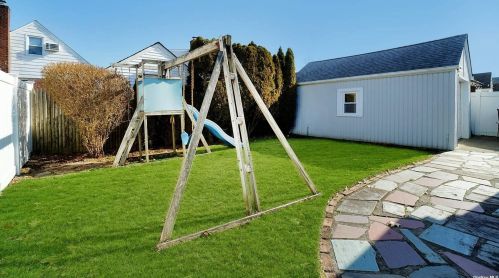 145 Chester St, Valley Stream NY 11580-4210 exterior