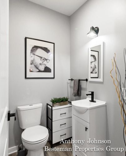 1221 Dickinson St, Grand Rapids MI 49507-2201 exterior