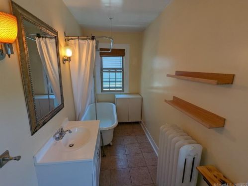 66 Church St, Wallingford CT 06492-3643 exterior