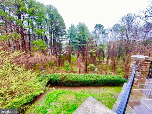 1289 Ballantrae Farm Dr, Mc Lean VA 22101-3027 exterior